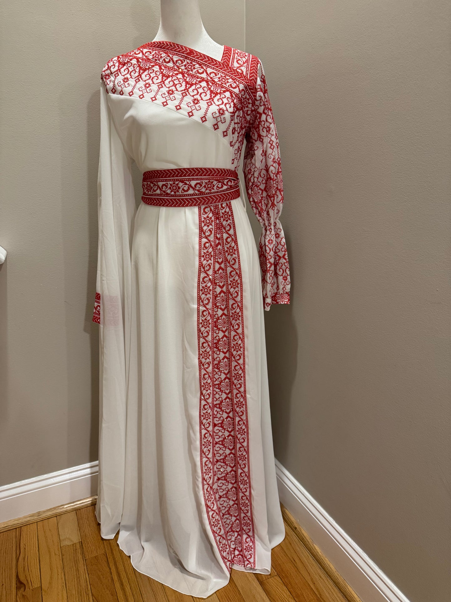 Arabian party dress with belt and embroidery