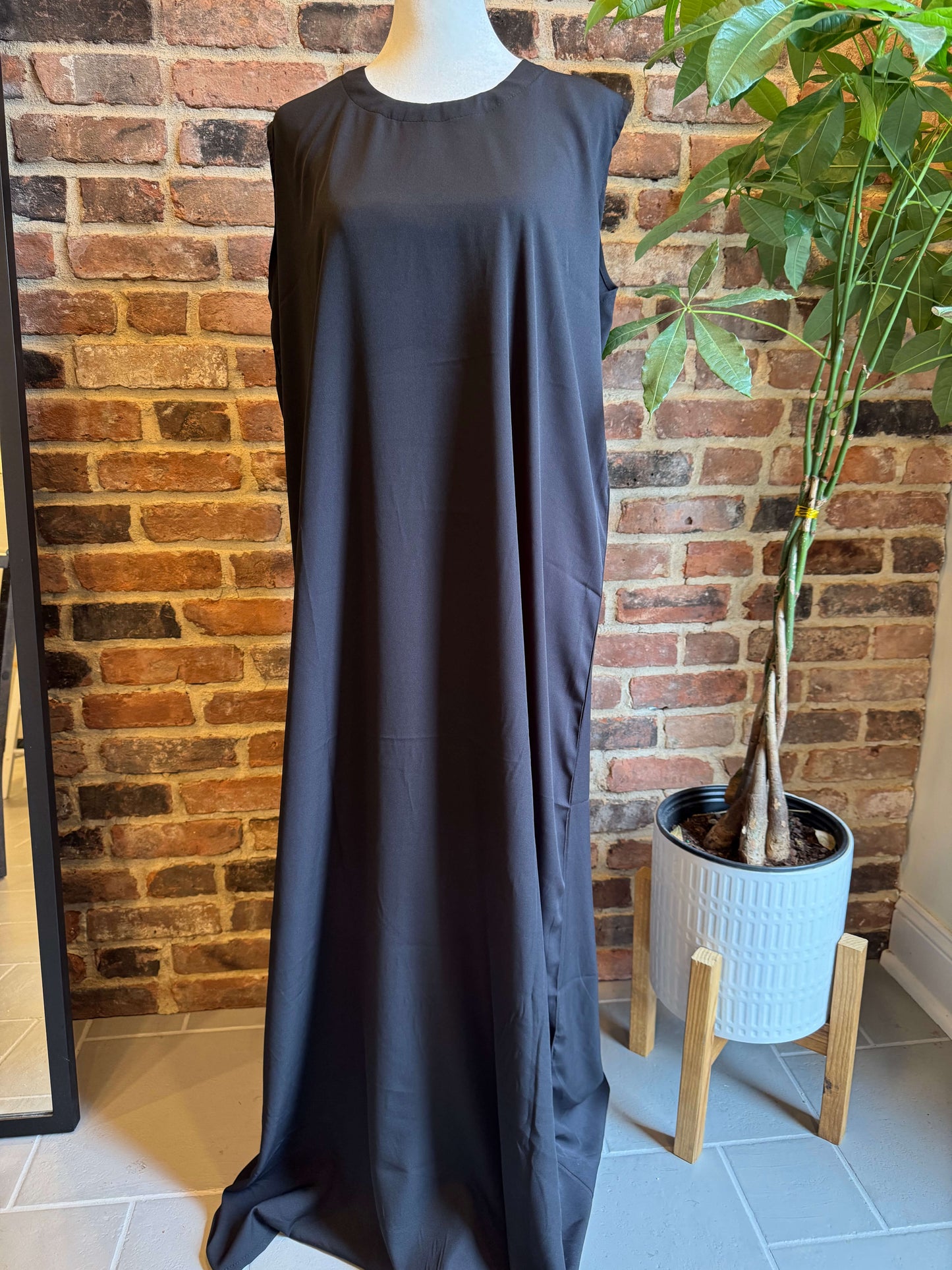 Inner Dress view of Iraqi Hashimi Thobe Dress in black tulle