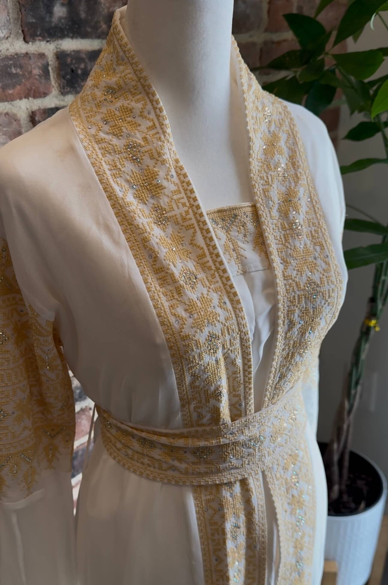 Side view of white luxury abaya set with gold embroidery – sophisticated modest fashion for women in the USA