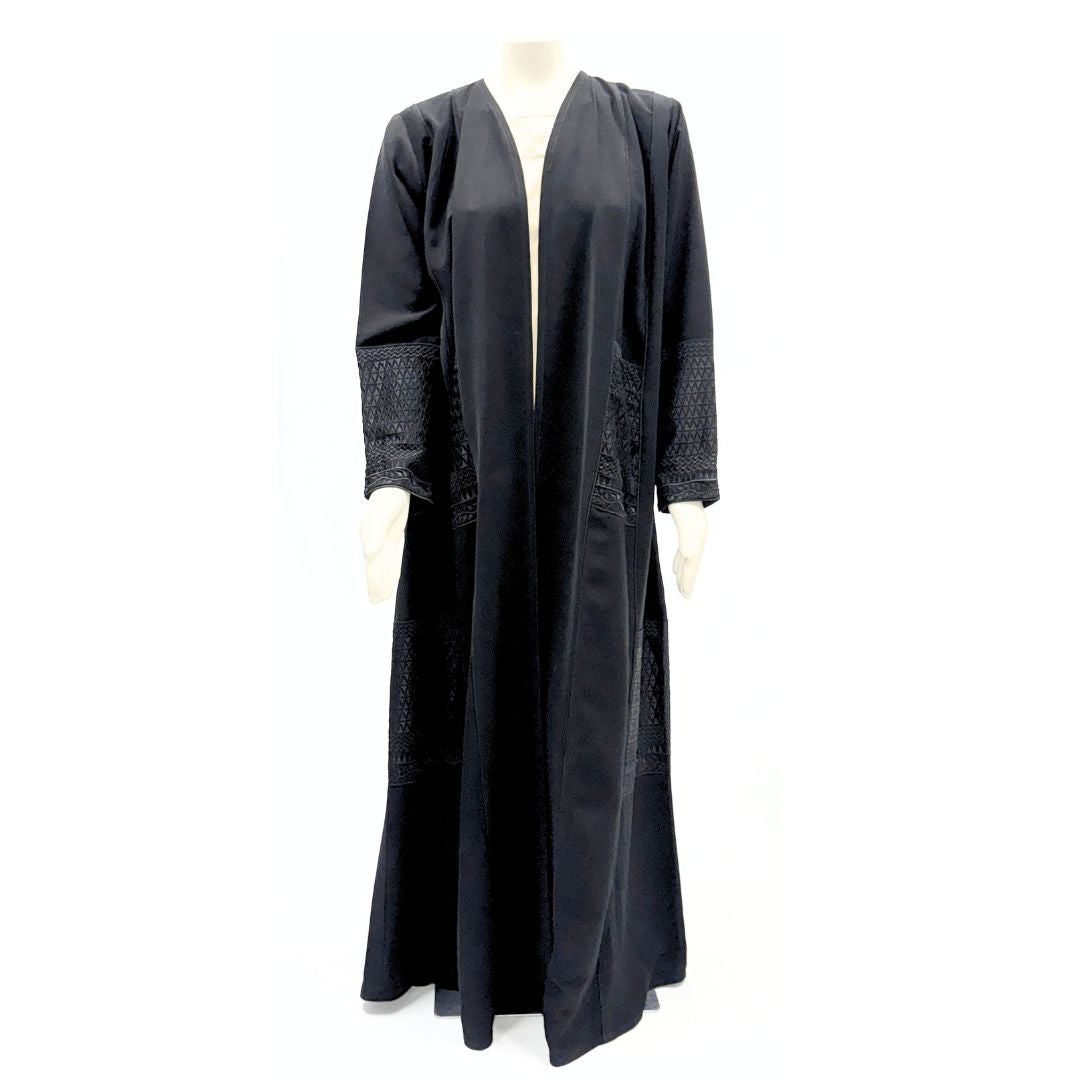Saudi Open Abaya with Matching Scarf – Black Women’s Abaya with Elegant Black Embroidery