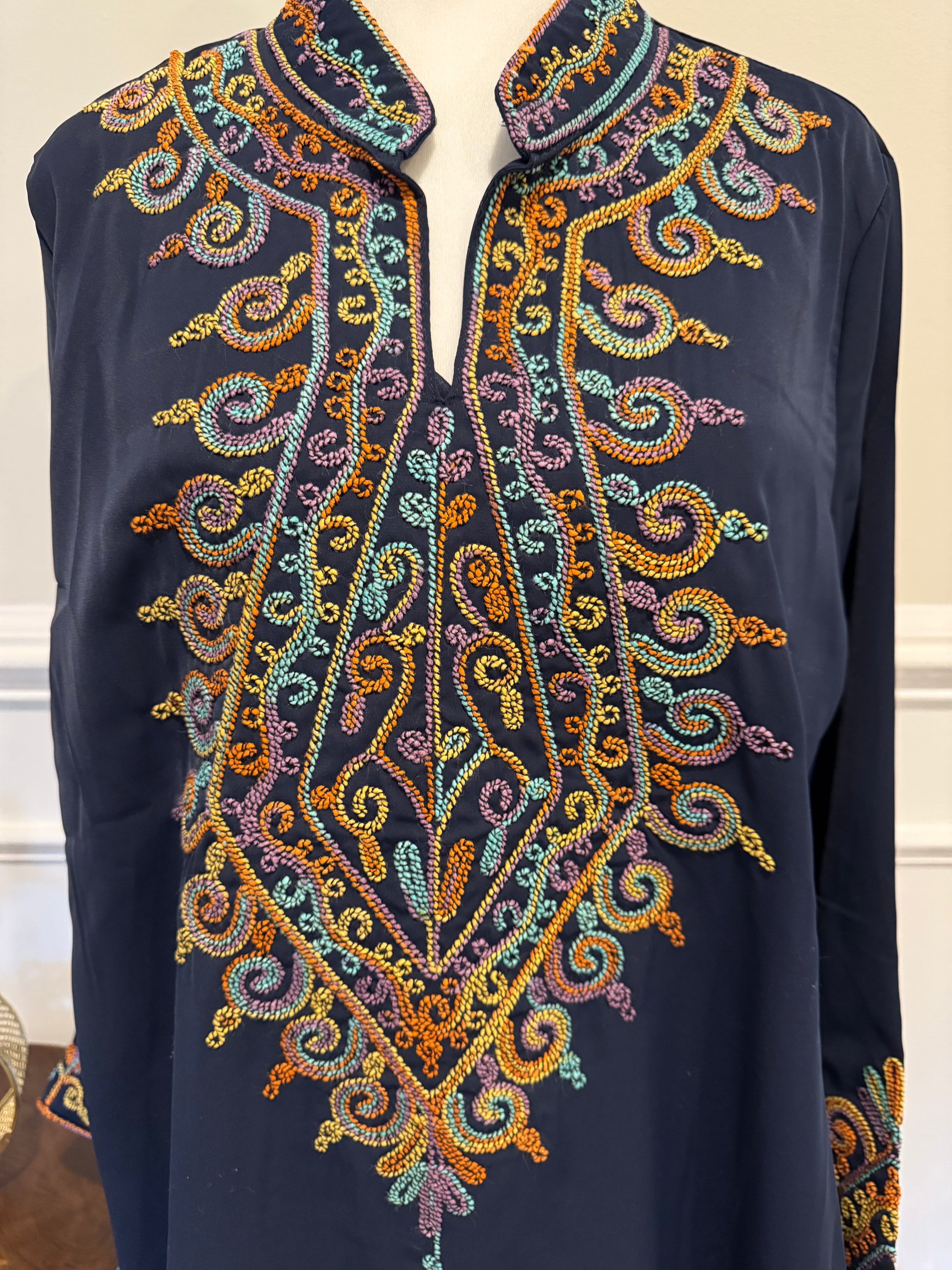 Lightweight embroidered dress casual Gulf style