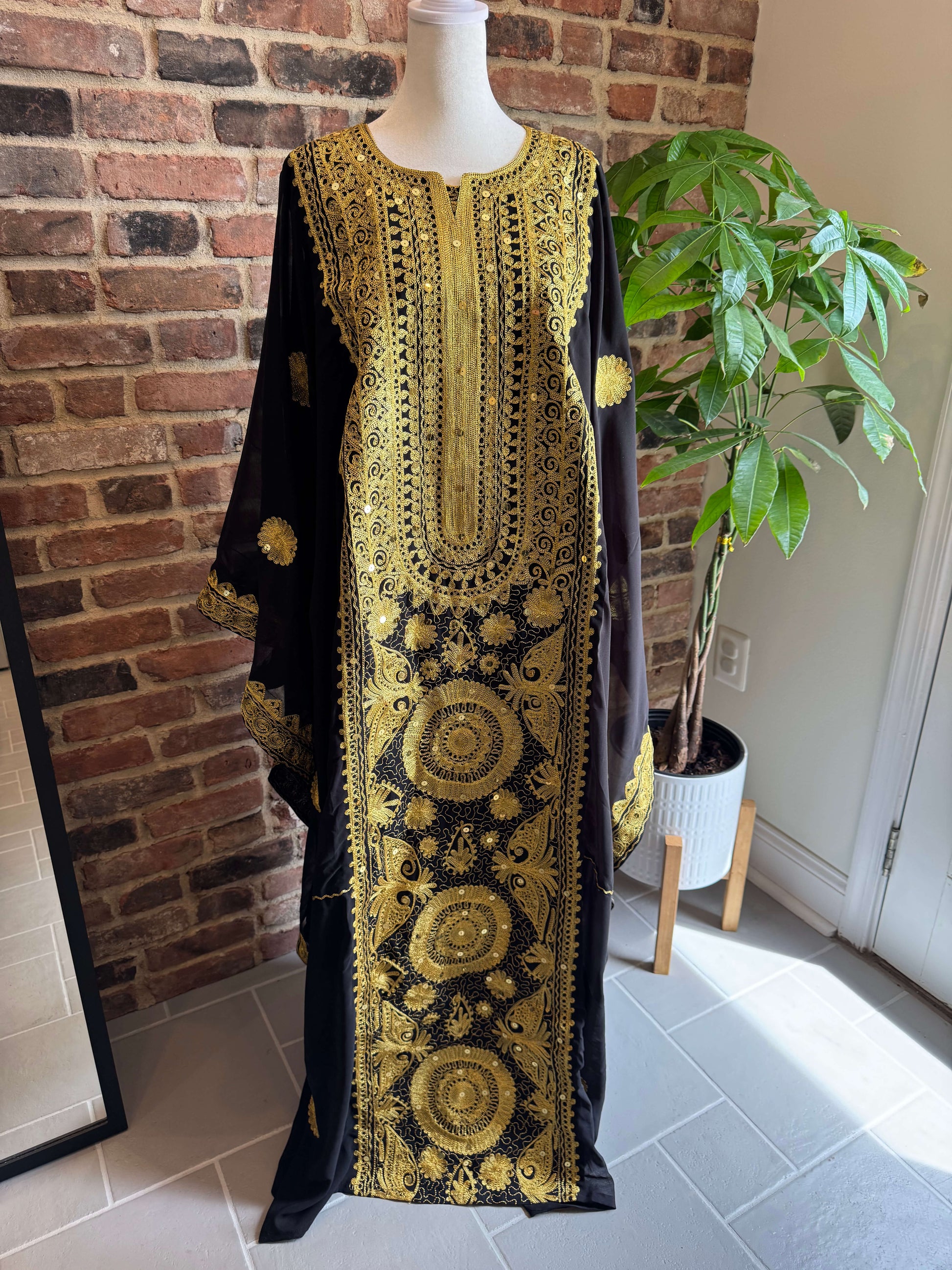 hashmi dress black and gold ثوب هاشمي أسود وذهبي