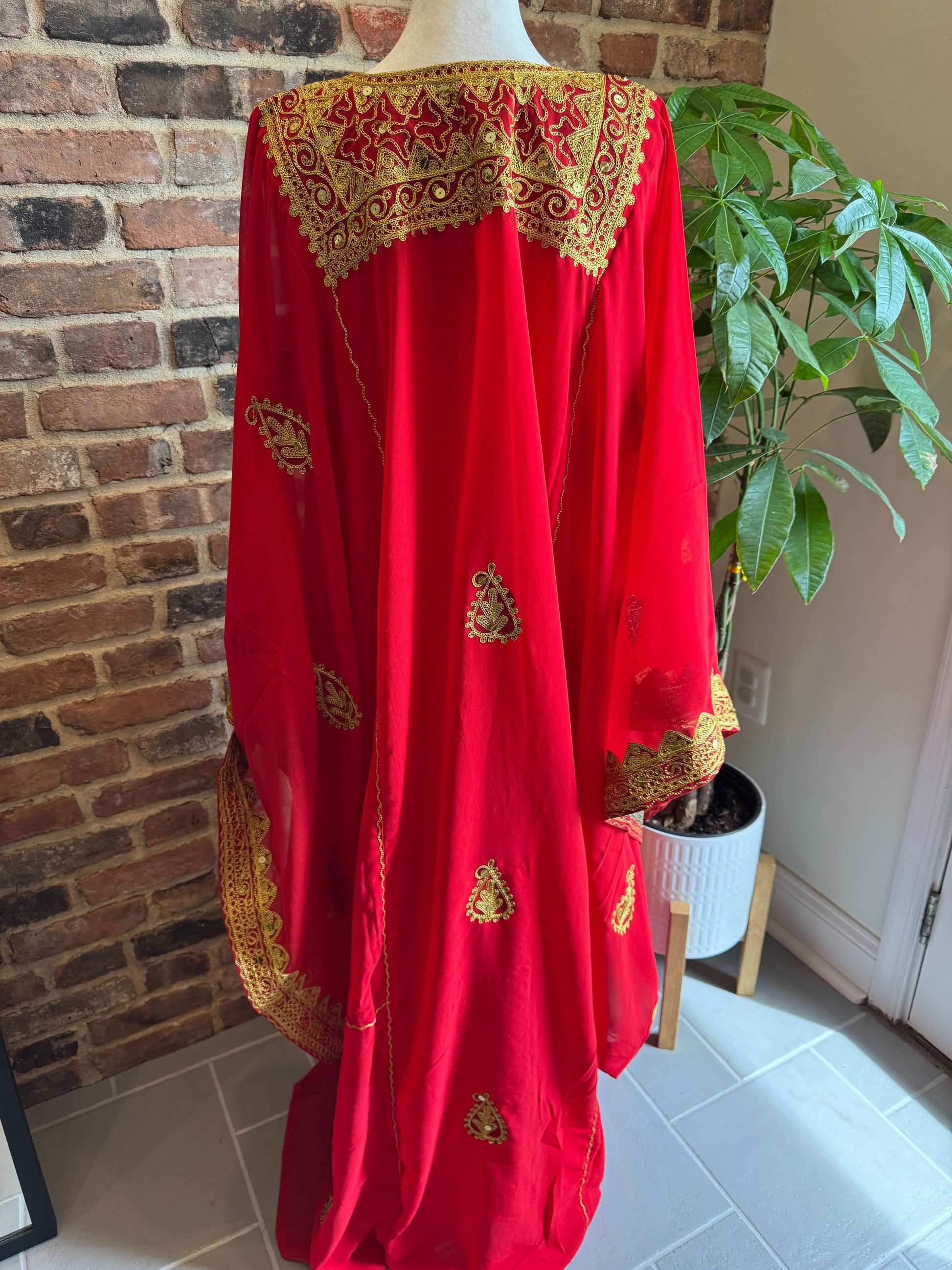 hashmi thobe back embroidery